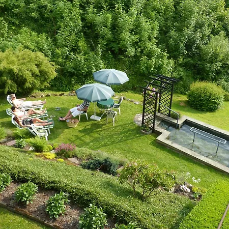 ゲストハウス カフェ ペンション ヴァルデスル 3*