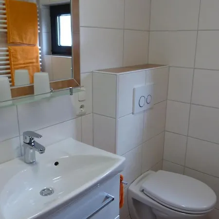 ゲストハウス カフェ ペンション ヴァルデスル ヴィリンゲン